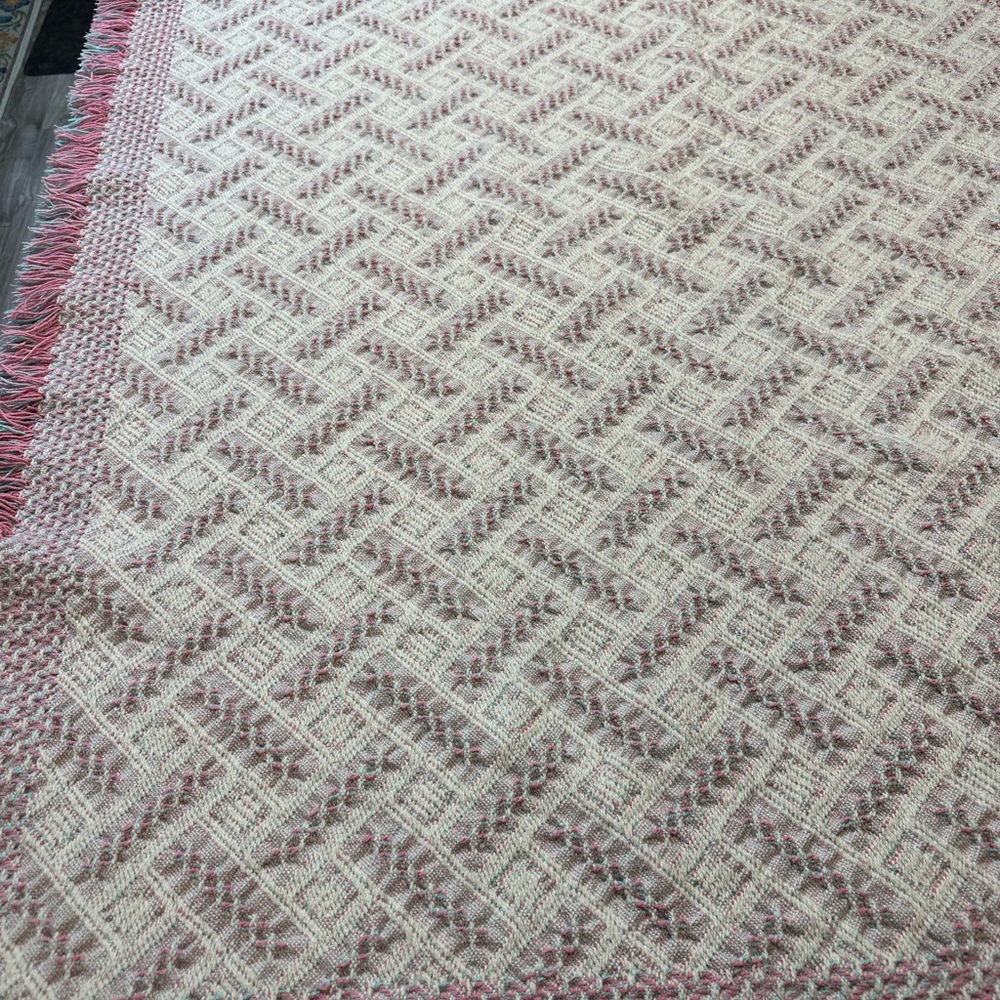 Vintage American Weavers Throw Quilt Blanket  great for nursery